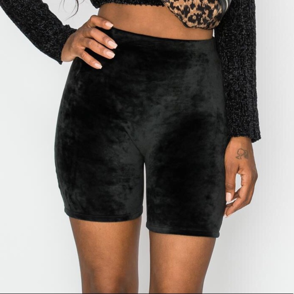 *2 S Left* Velour Crop Tank & Biker Short Set - Picture 4 of 5